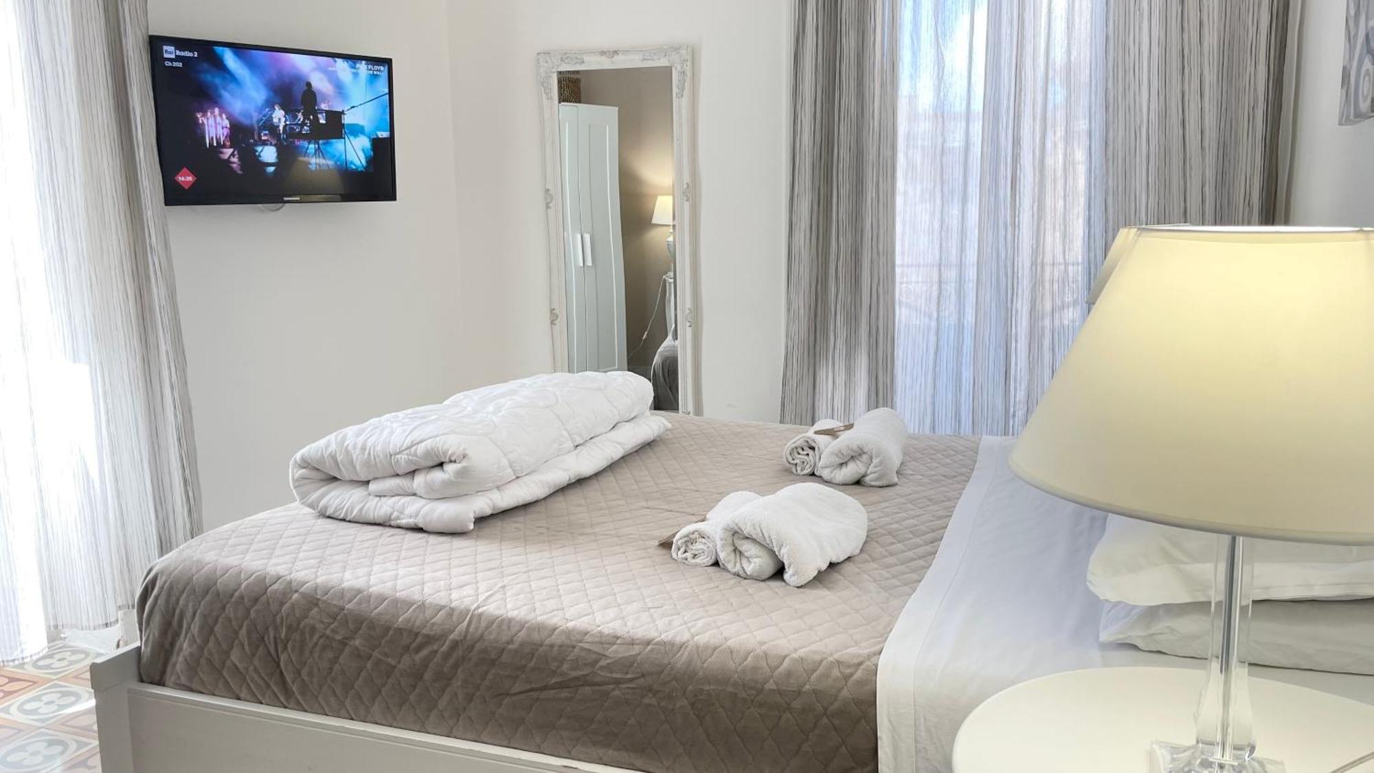 Bb Essenze Bed & Breakfast Palermo Exterior photo