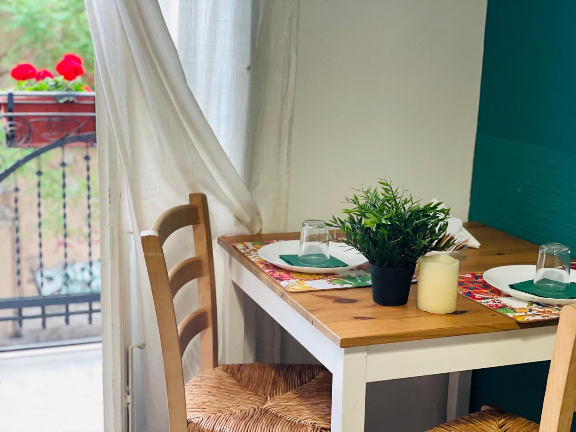 Bb Essenze Bed & Breakfast Palermo Exterior photo