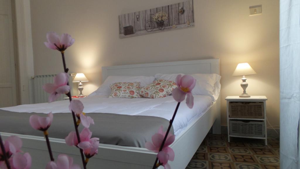 Bb Essenze Bed & Breakfast Palermo Exterior photo